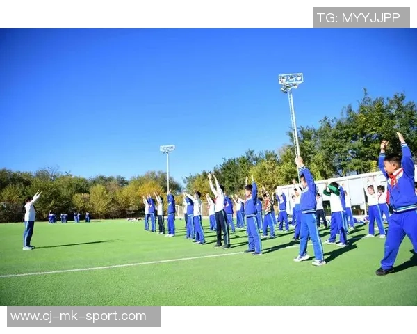 小学体育课足球教学创新探索促进学生全面发展与健康成长