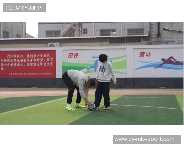 足球进校园的意义与实践探索促进青少年全面发展的新路径